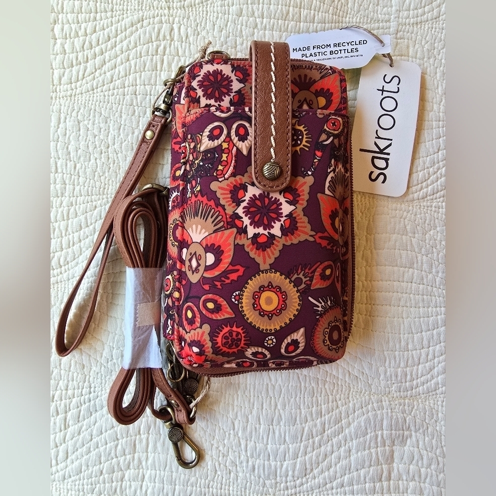 NWT Sakroots Ladies Salinas Cell Phone Crossbody Purse